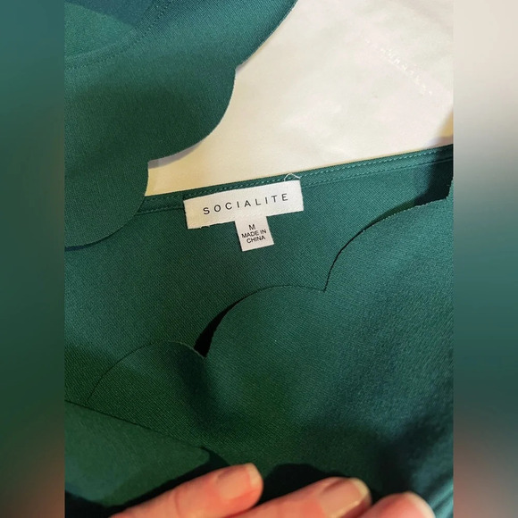 SOCIALITE Teal green scalloped neckline sleeveless jumpsuit size M. - Picture 10 of 14